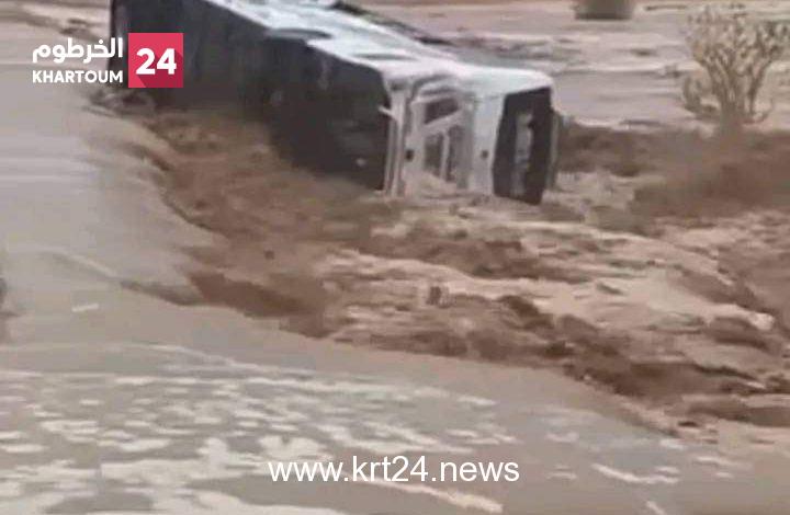 مصرع سيدتين في انجراف باص بطريق الخرطوم عطبرة، بسبب السيول