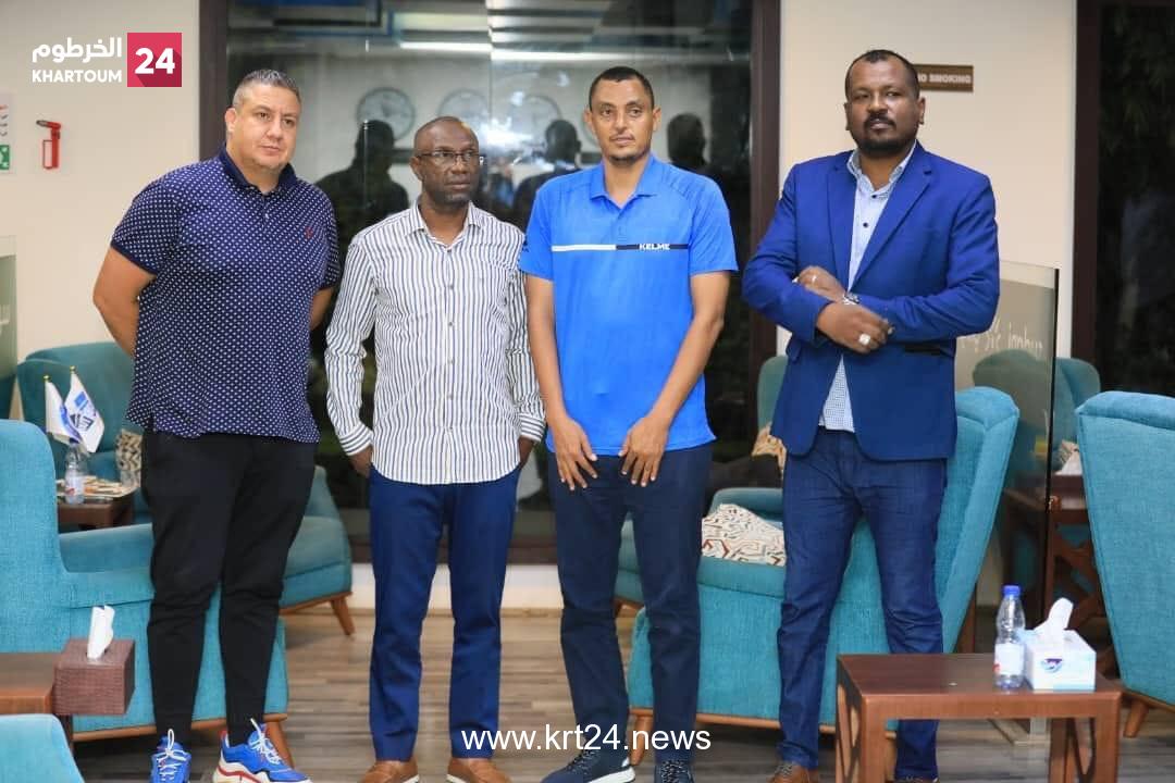 الهلال يعقد مؤتمراً صحفياً لتقديم مدربه الجديد