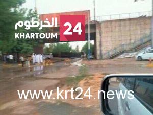 بالصور..  سقوط لافتات إعلانية وأشجار بعدد من شوارع الخرطوم بسبب العاصفة والأمطار التي ضربت العاصمة عصر اليوم السبت