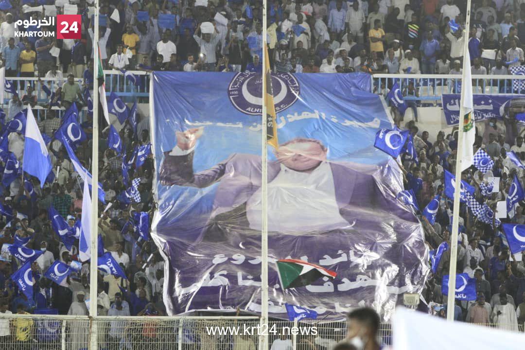 حملت صوره في المباراة الأفريقية .. جماهير الهلال تدعم السوباط وترفض إستهدافه