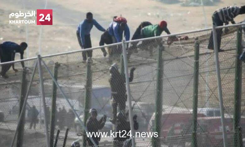 تأجيل محاكمة مهاجرين سودانيين متورطين في اقتحام سياج “مليلية” بالمغرب