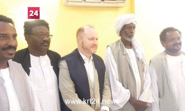 بالصور..  السفير الأمريكي يصل كسلا ويلتقي ناظري الهدندوة والبني عامر