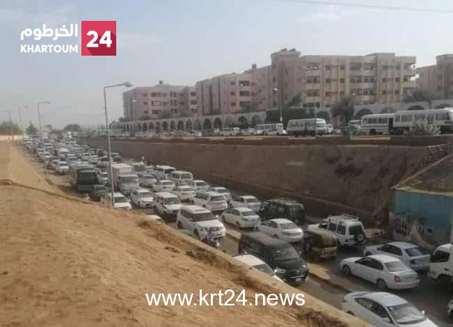 اختناق مروري غير طبيعي بجسر الفتيحاب  عقب إغلاق “4” جسور