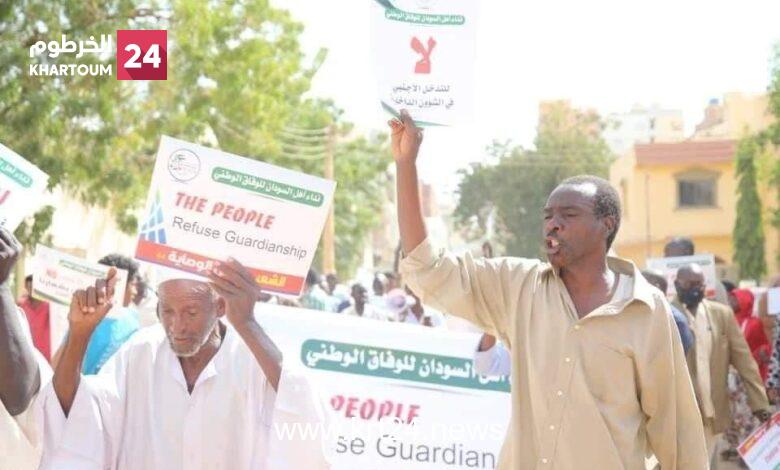 بالصور..  وقفة احتجاجية لمبادرة نداء أهل السودان أمام السفارة الإماراتية بالخرطوم رفضاً للتدخلات الأجنبية في الشأن السوداني.