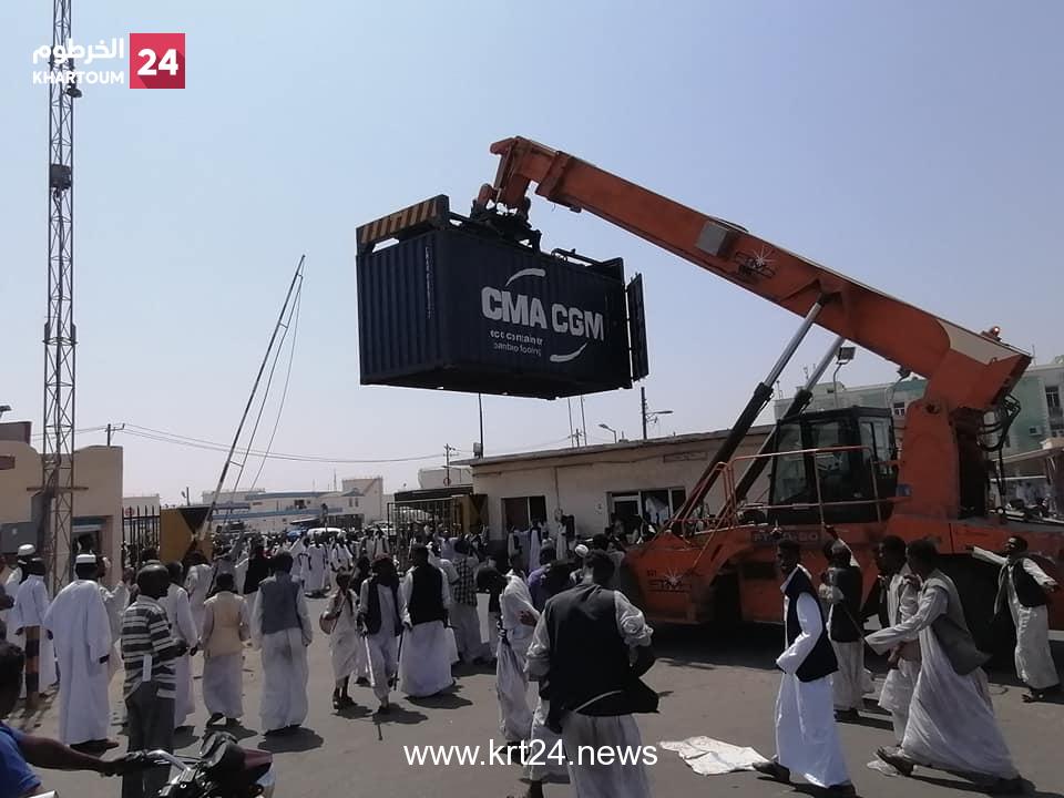 مسلسل إغلاق ميناء بورتسودان...  من يصطاد في الماء العكر؟؟