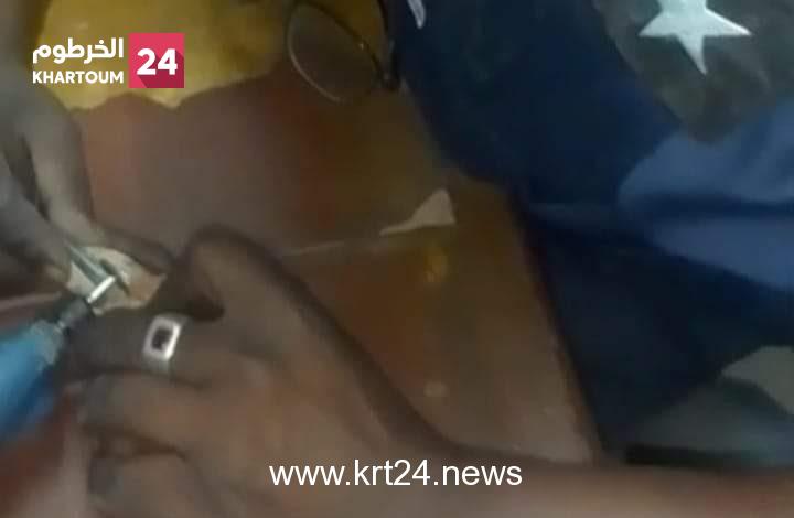 فريق بقيادة مدير الإنقاذ البري بولاية الخرطوم ينقذ إصبع شاب من القطع بعد أن تورم بسبب خاتم، وذلك بعد عملية دقيقة ومتقنة استخدمت فيها الخبرات والتجارب المهنية.