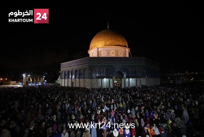 رغم الإعتداءات الإسرائيلية.. الآلاف يؤدون صلاة فجر جمعة رمضان الثالثة بالأقصى