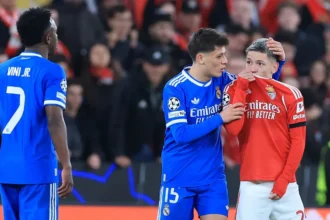 قبيل كأس العالم .. الفيفا يقر عقوبة مشددة لـ «تغطية الفم»